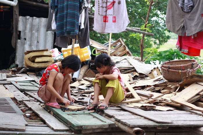 Tuổi thơ trên những căn nhà nổi